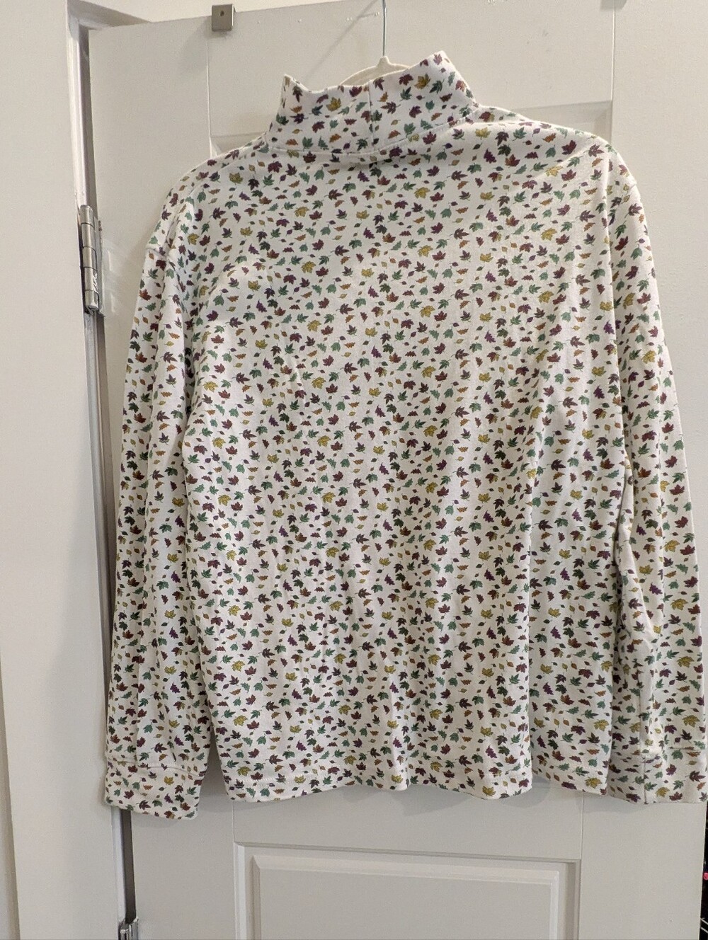 Vintage Autumn Leaf Print Turtlneck
